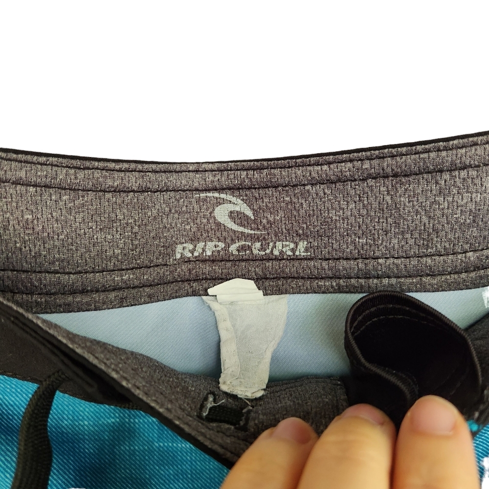 RIP CURL Hawaii Floral Palm Leaf 9” Board Shorts - Picture 5 of 12